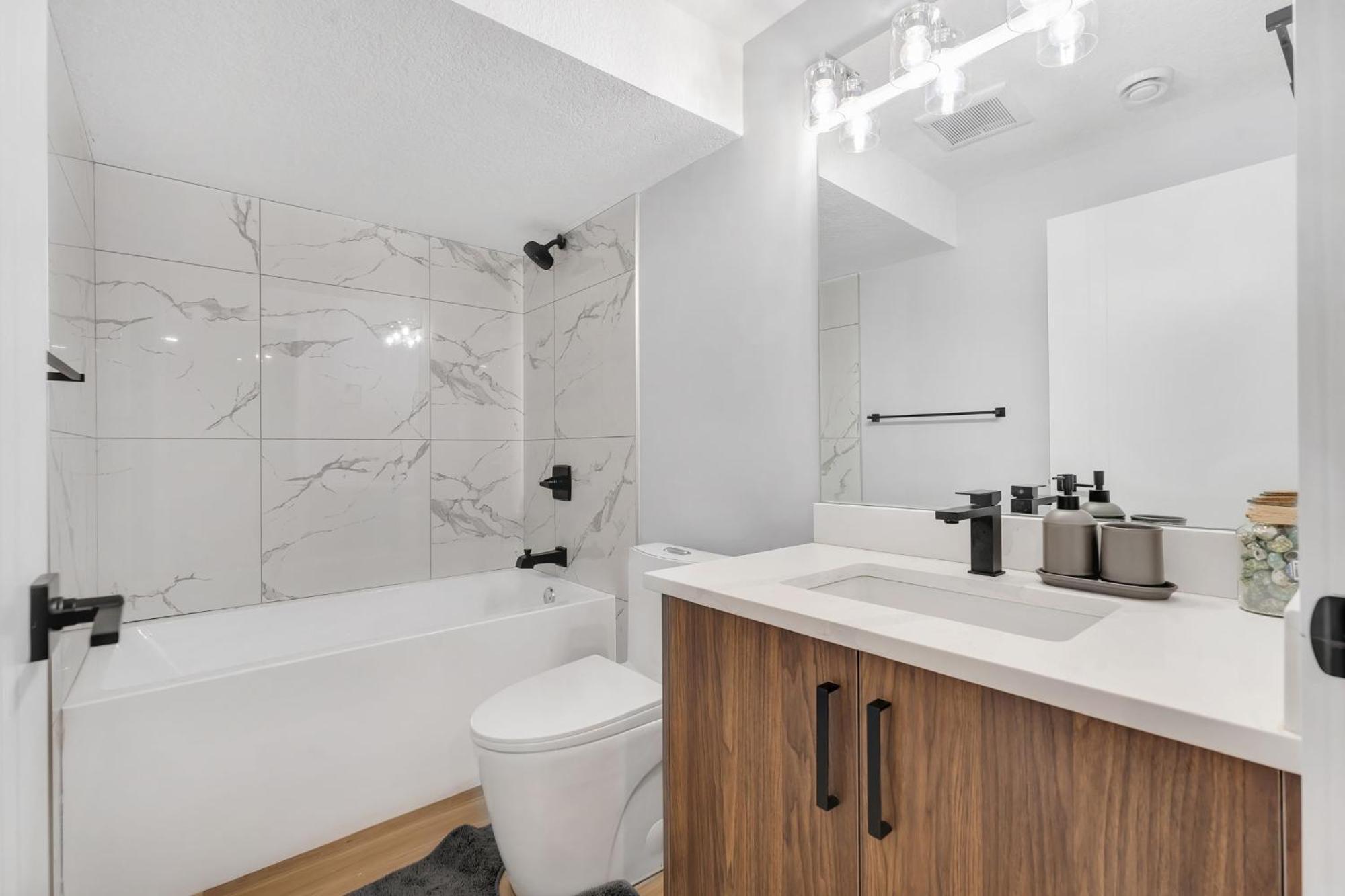 2 Bedroom Cozy Basement Secondary Suite YYC Esterno foto