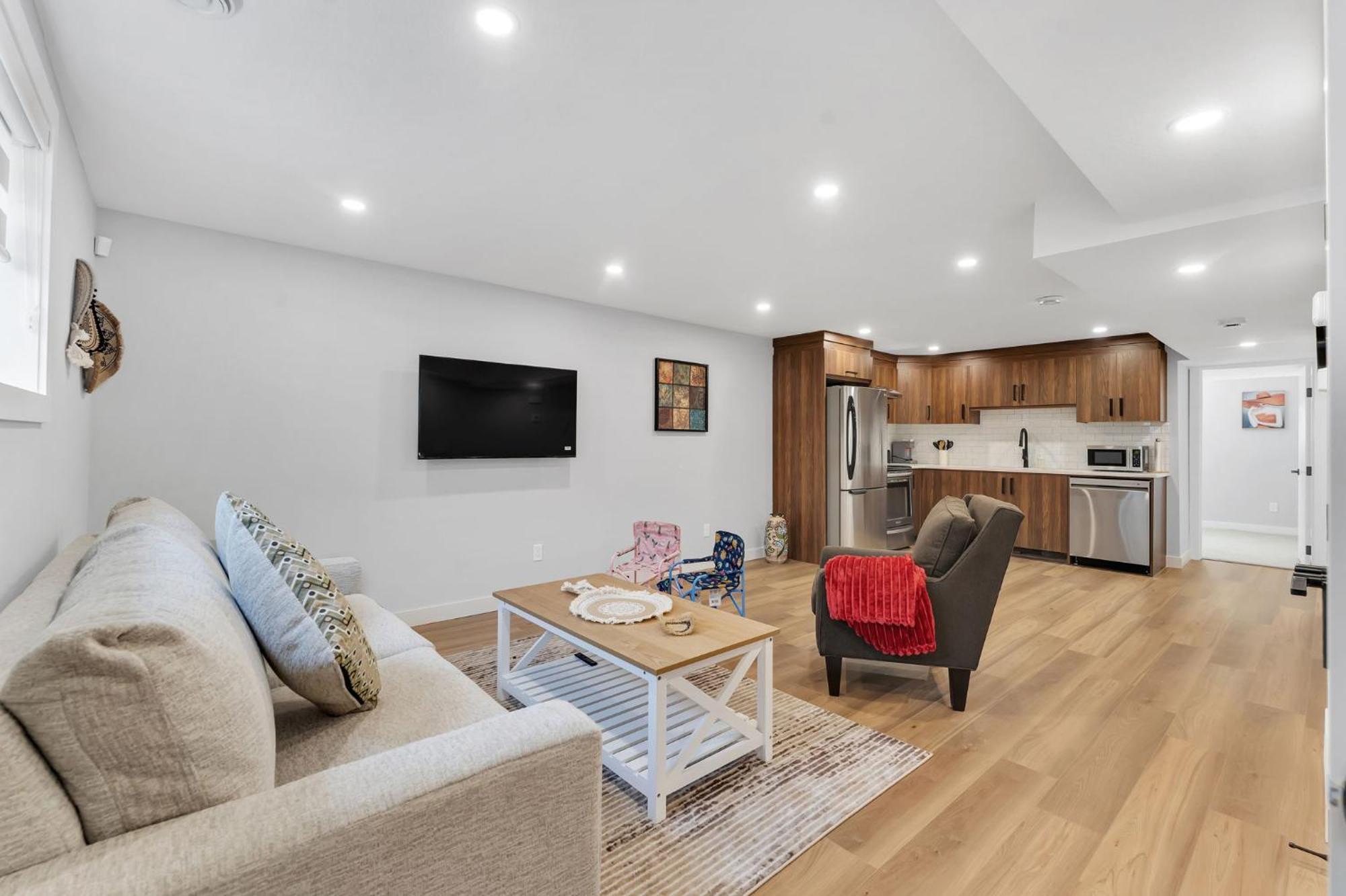 2 Bedroom Cozy Basement Secondary Suite YYC Esterno foto